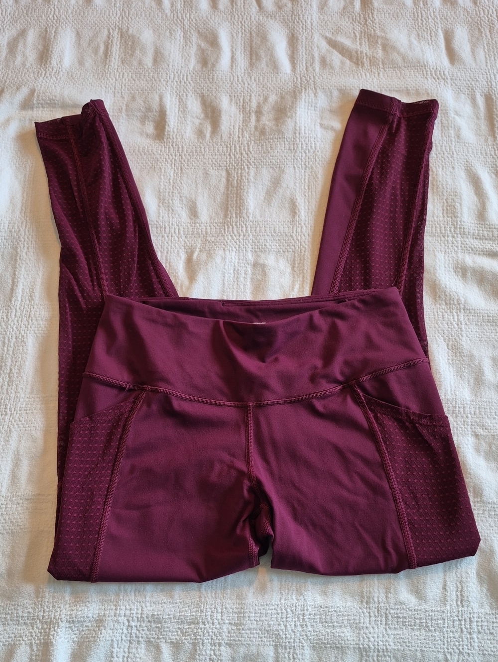 Victoria Sport women's Medium maroon mesh bottom leggings VGUC